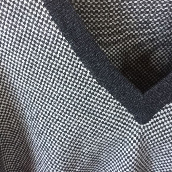 Men’s Contrast Trim V Neck Cashmere Sweater XL - Picture 3 of 7